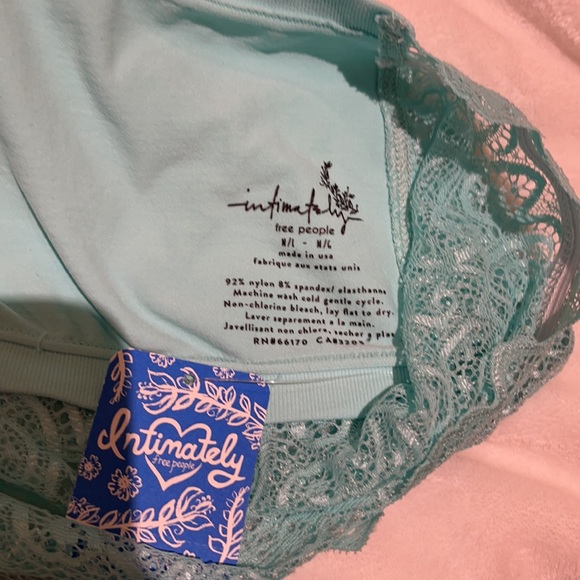 Free People Seamless Lace Bandeau NWT - Picture 6 of 7